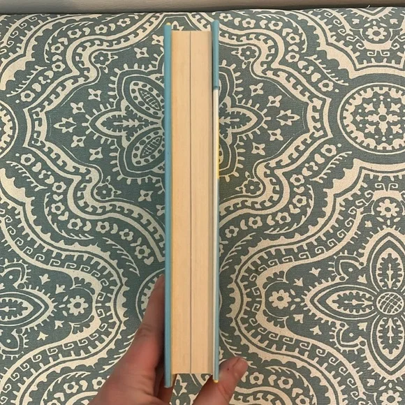 Wonder by R.J. Palacio Hardcover Novel - Picture 2 of 7